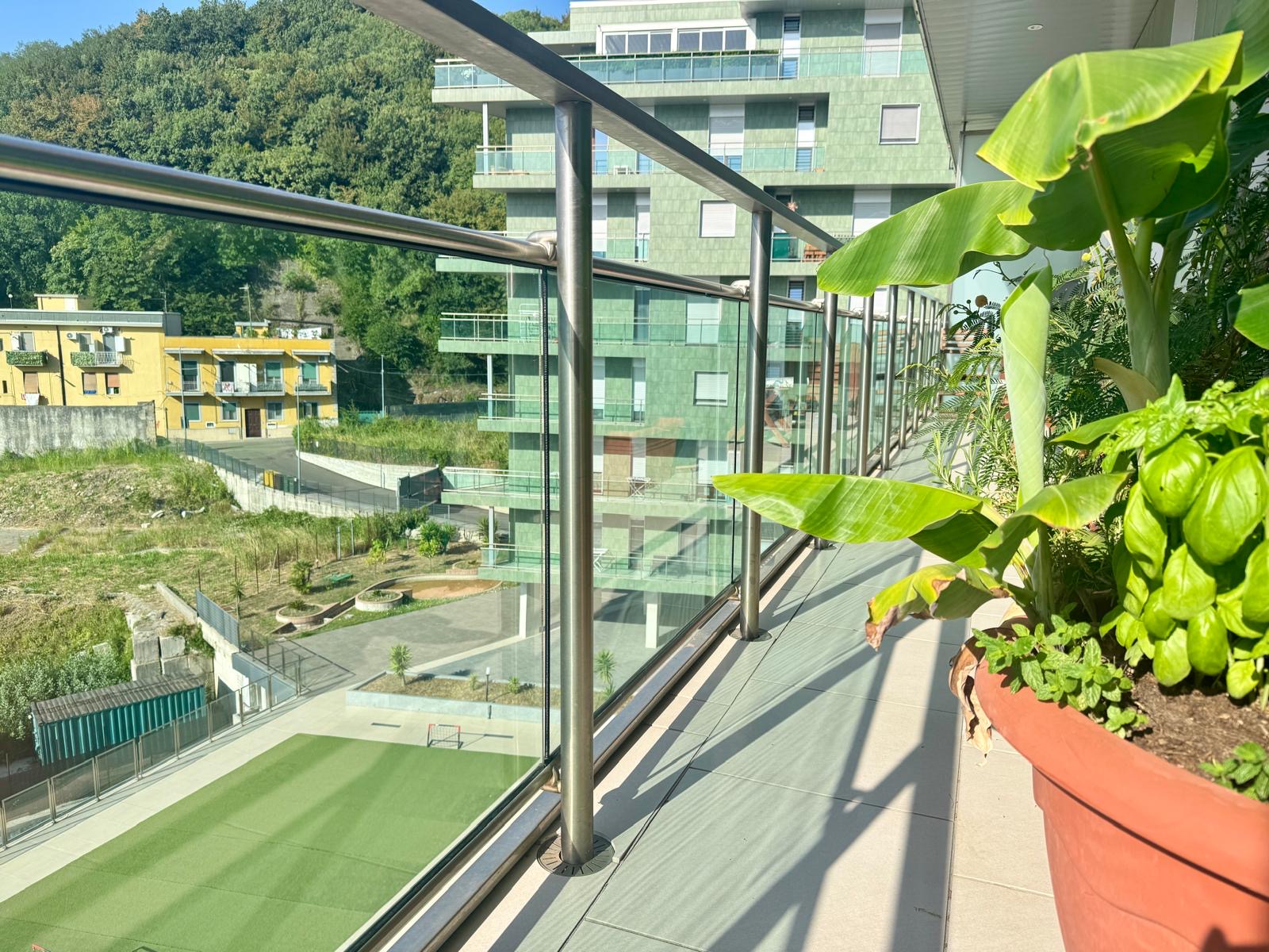 Balcone arredato con vista sul parco